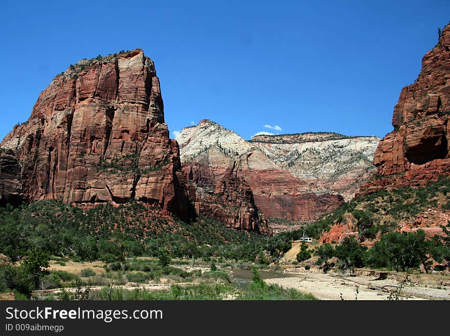 Angel s Landing Trail View from Canyon Floor