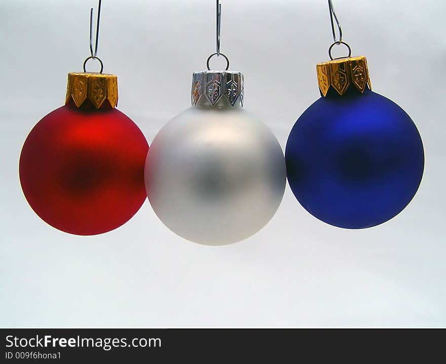 Snowy Xmas Ornaments 4