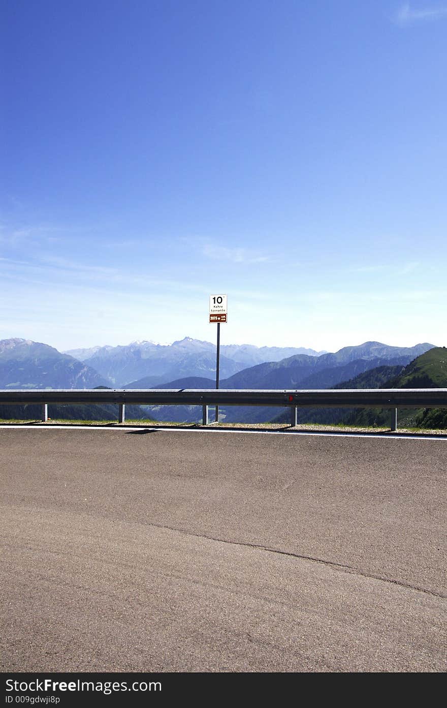 The last turn on the road up to Jaufenpass in Italy