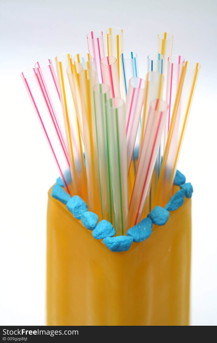 Color tubules for a cocktail in a vase