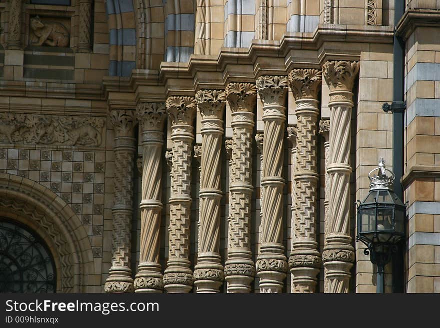 Elaborately tiled and carved columns. Elaborately tiled and carved columns.