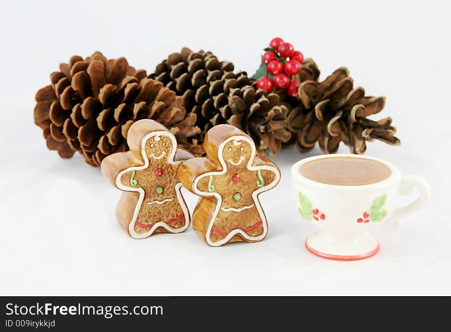 Gingerbread men and pinecones for xmas isolated