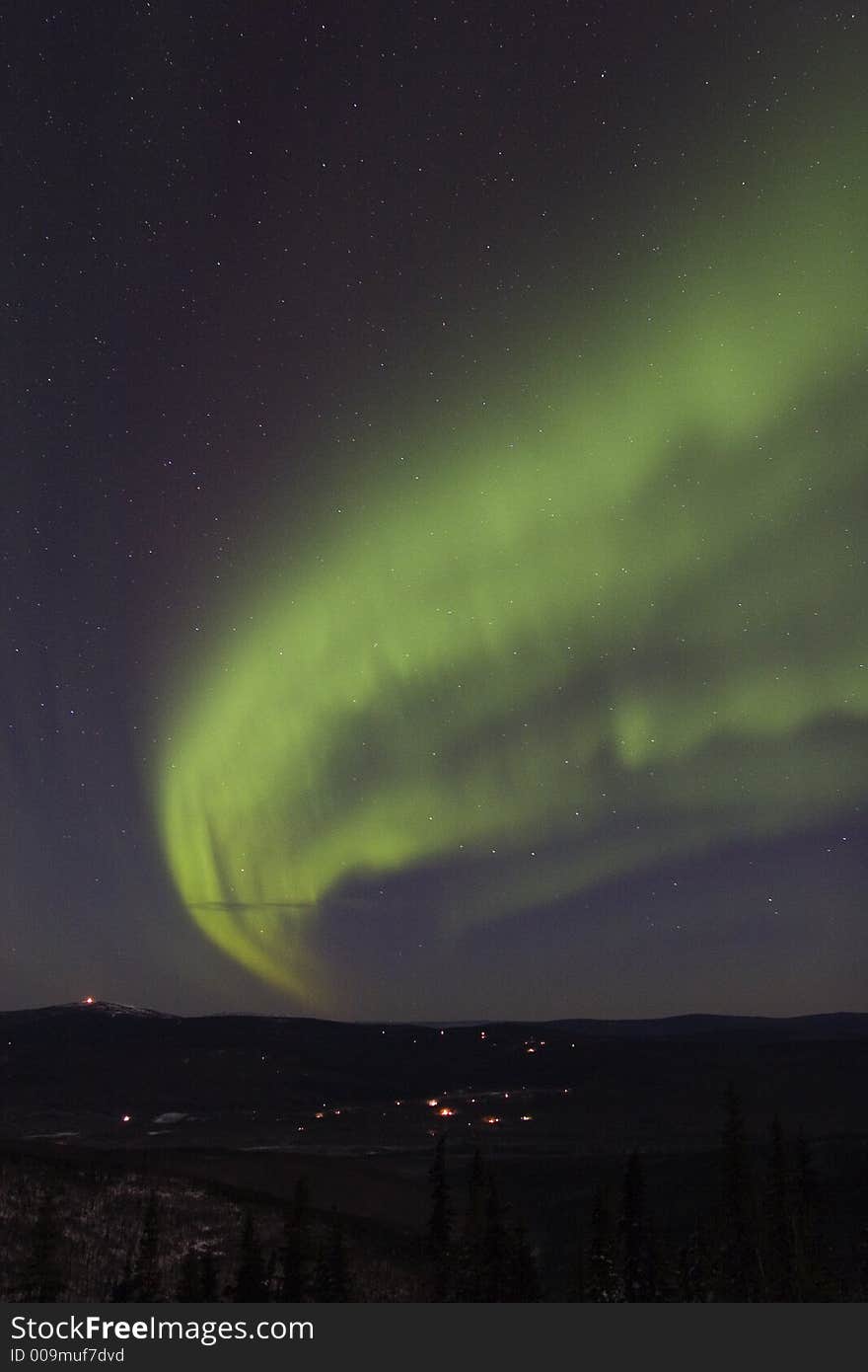 Twisting arc of aurora borealis