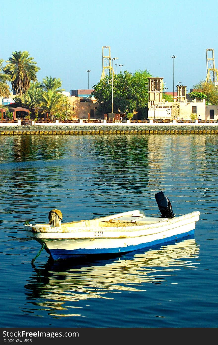 Boat used by a fisherman, stay inthe water during hightide