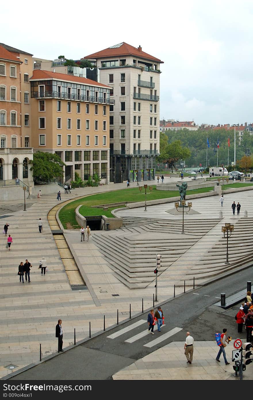 Traversing the square in which is the Grand Théâtre (19th C.) , you will end up back alongside the Rhone. Traversing the square in which is the Grand Théâtre (19th C.) , you will end up back alongside the Rhone.