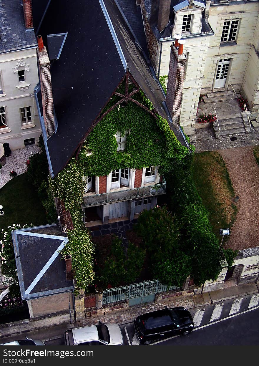 A house with a courtyard just outside of London. A house with a courtyard just outside of London