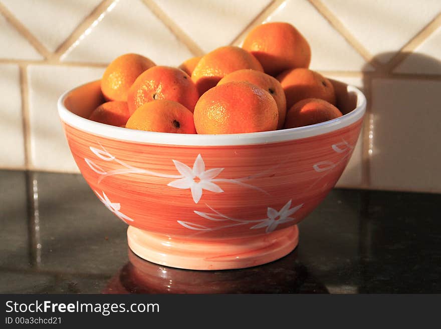 Oranges in bowl in morning sun. Oranges in bowl in morning sun