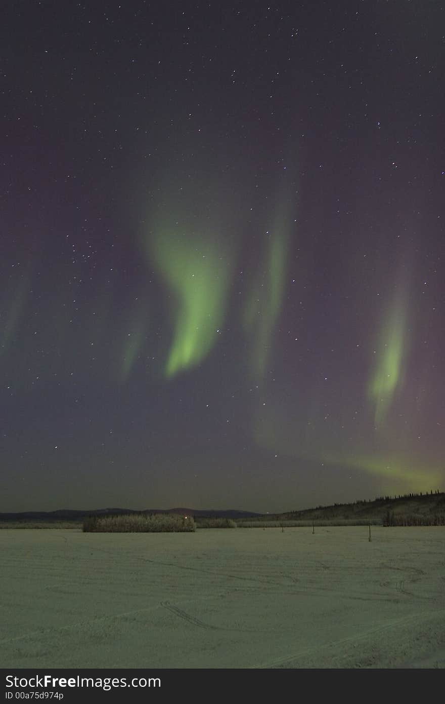 Northern lights, sporadic and weak. Northern lights, sporadic and weak