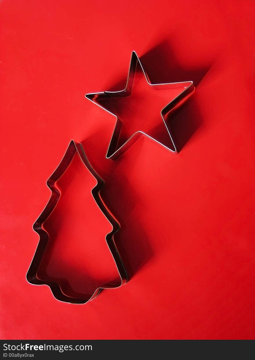 A star baking tin and a tree