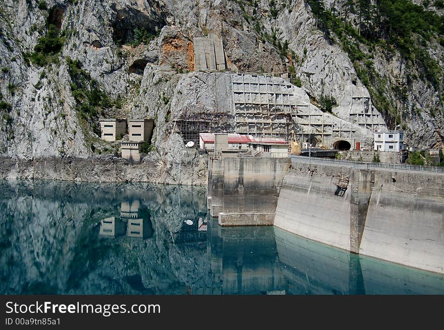 Lake piva and hydroelectric power station Mratinje