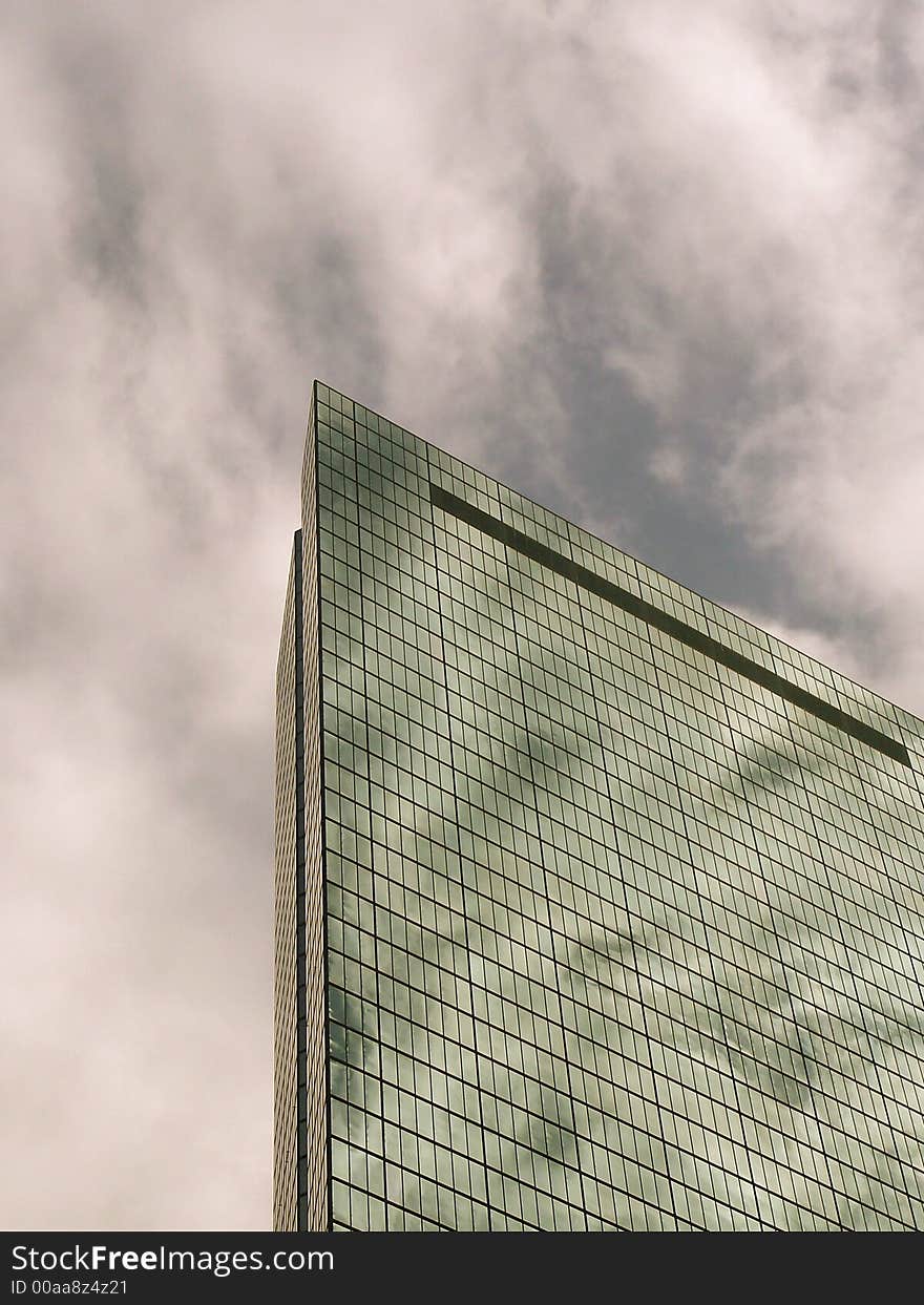 The John Hancock Tower on a cloudy day, Boston. Architect: I.M. Pei