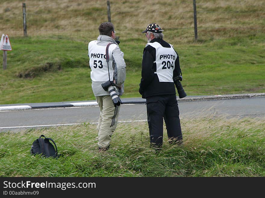 2 photographer waiting for race start