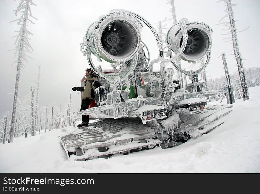 Snowgrooming tractor