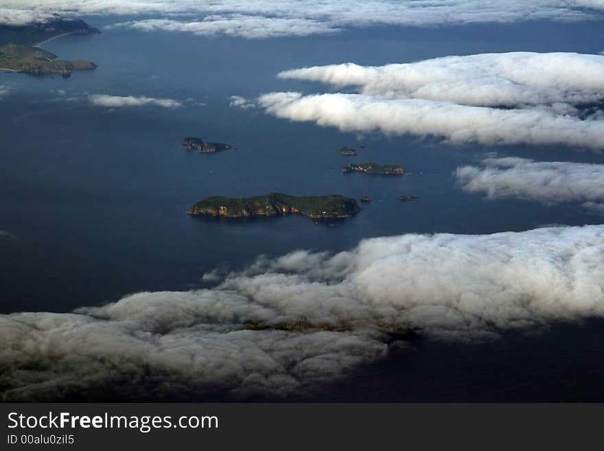 Small islands in the pacific ocean