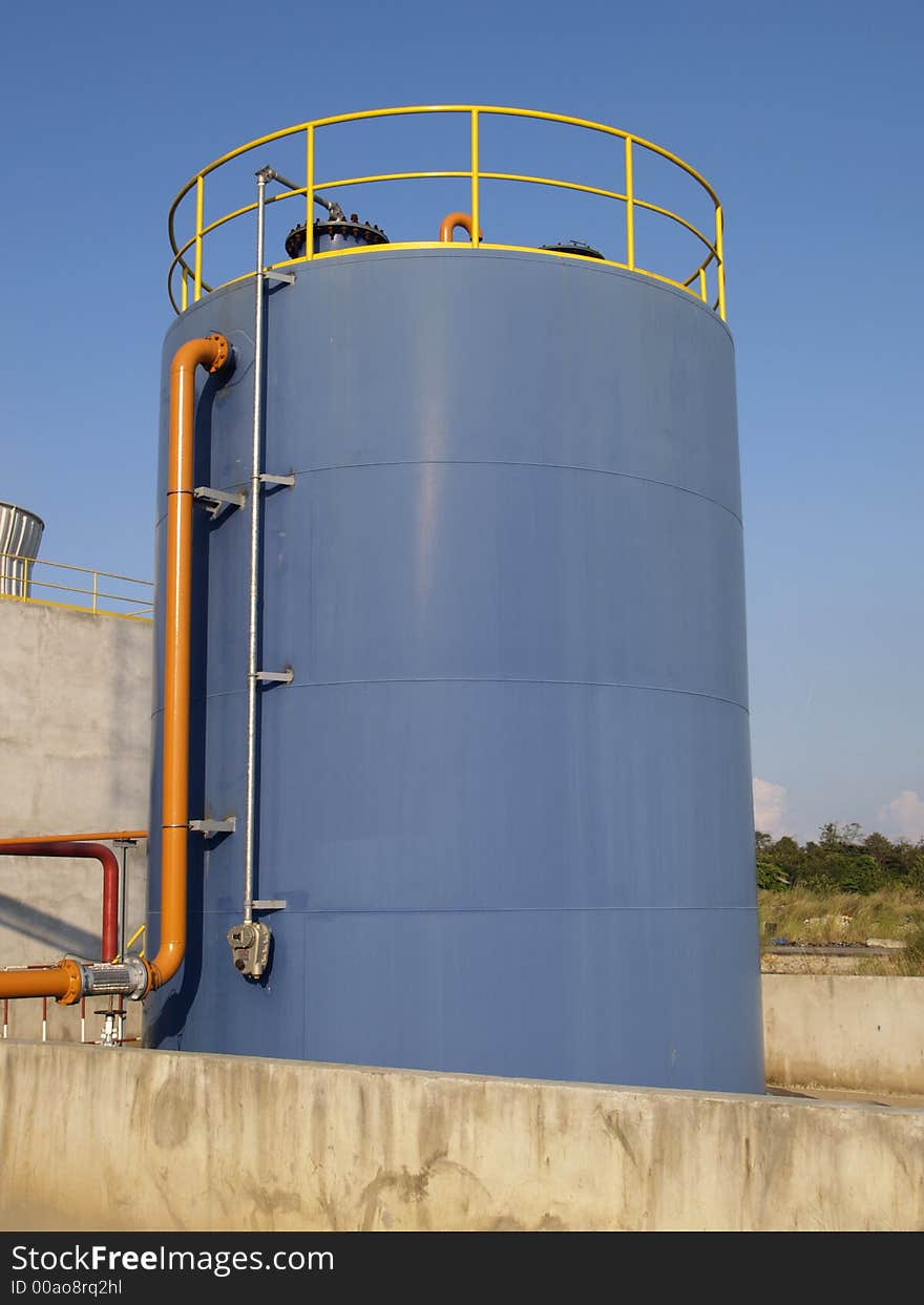 Storage tank for liquids