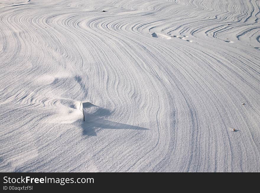 Vestige from ground wind on the snow plain