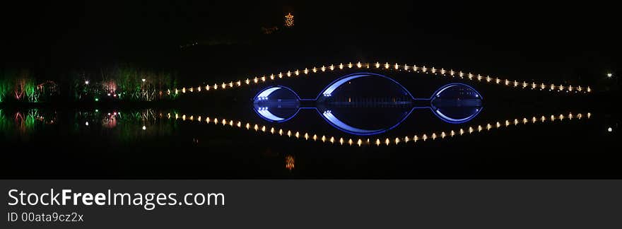 Light bridge and its reflection. Light bridge and its reflection.