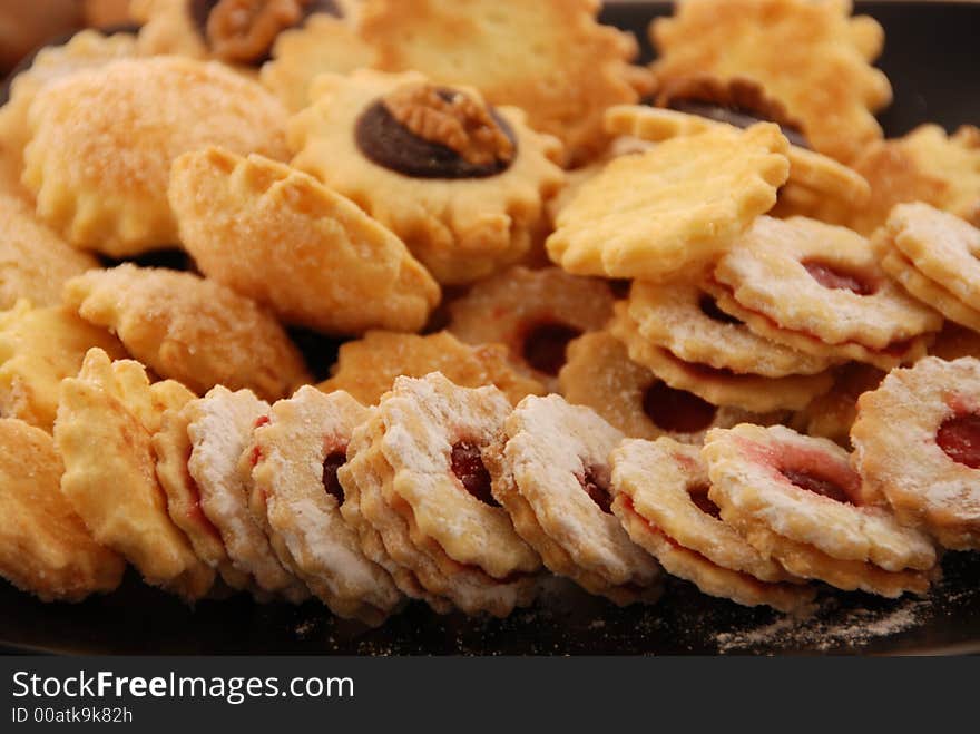 Delicious cookies on a black plate