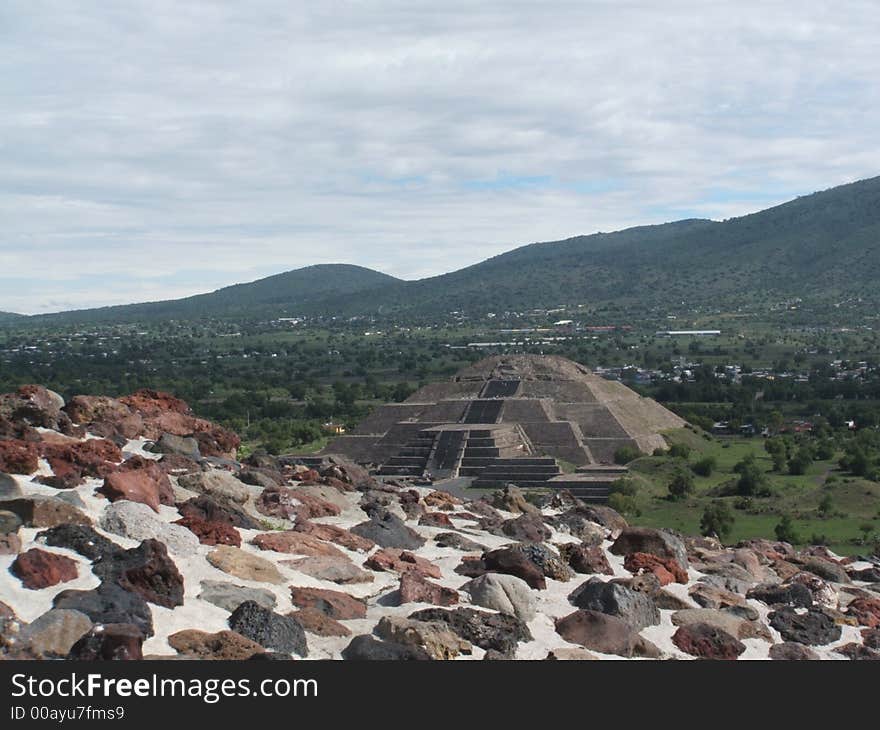 Messico temple ancient art close to hills