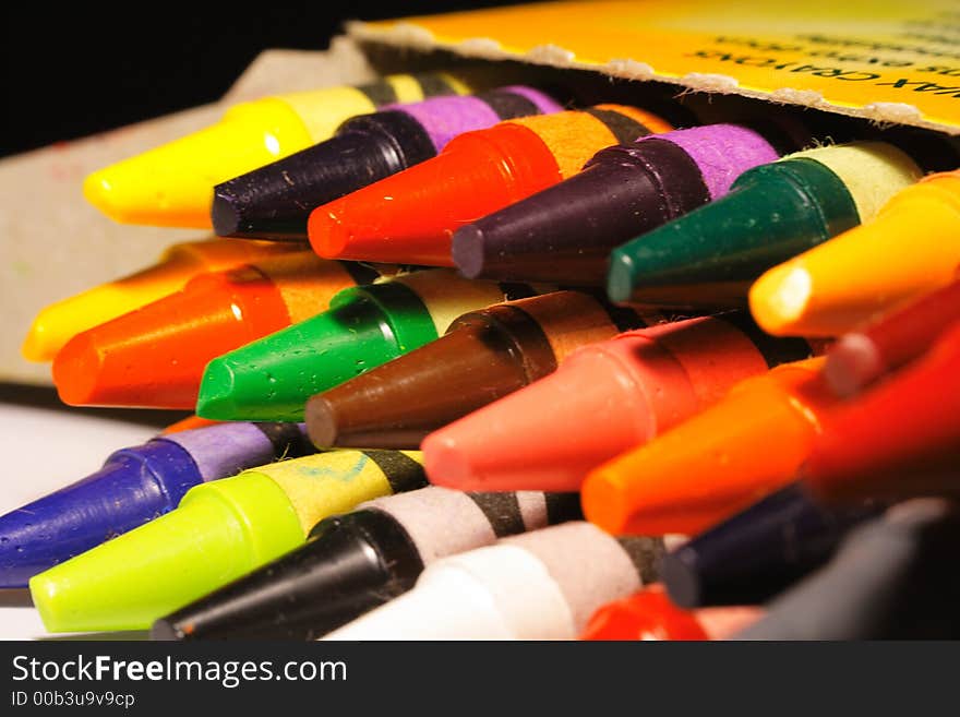 Color crayons