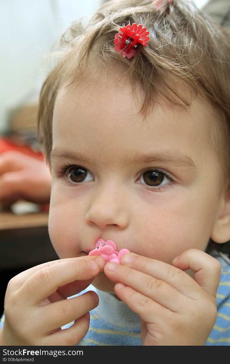 The child with a red hairpin. The child with a red hairpin