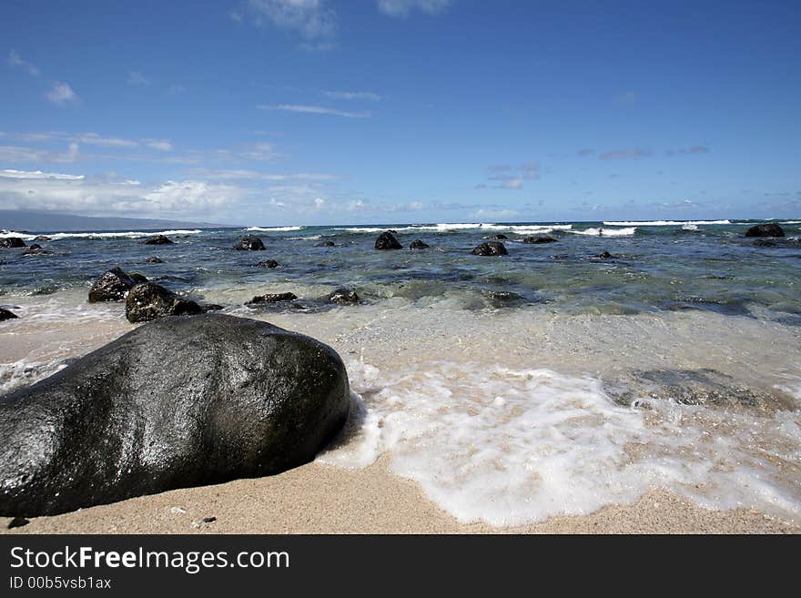 Peacefull hawaii  beach with wide angle lens