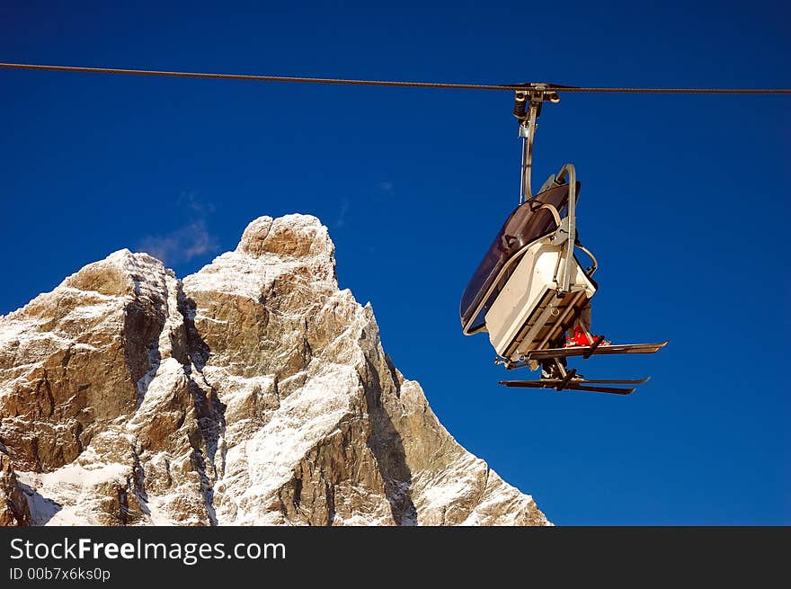 Ski lift undeer Matterhorn (2/4)