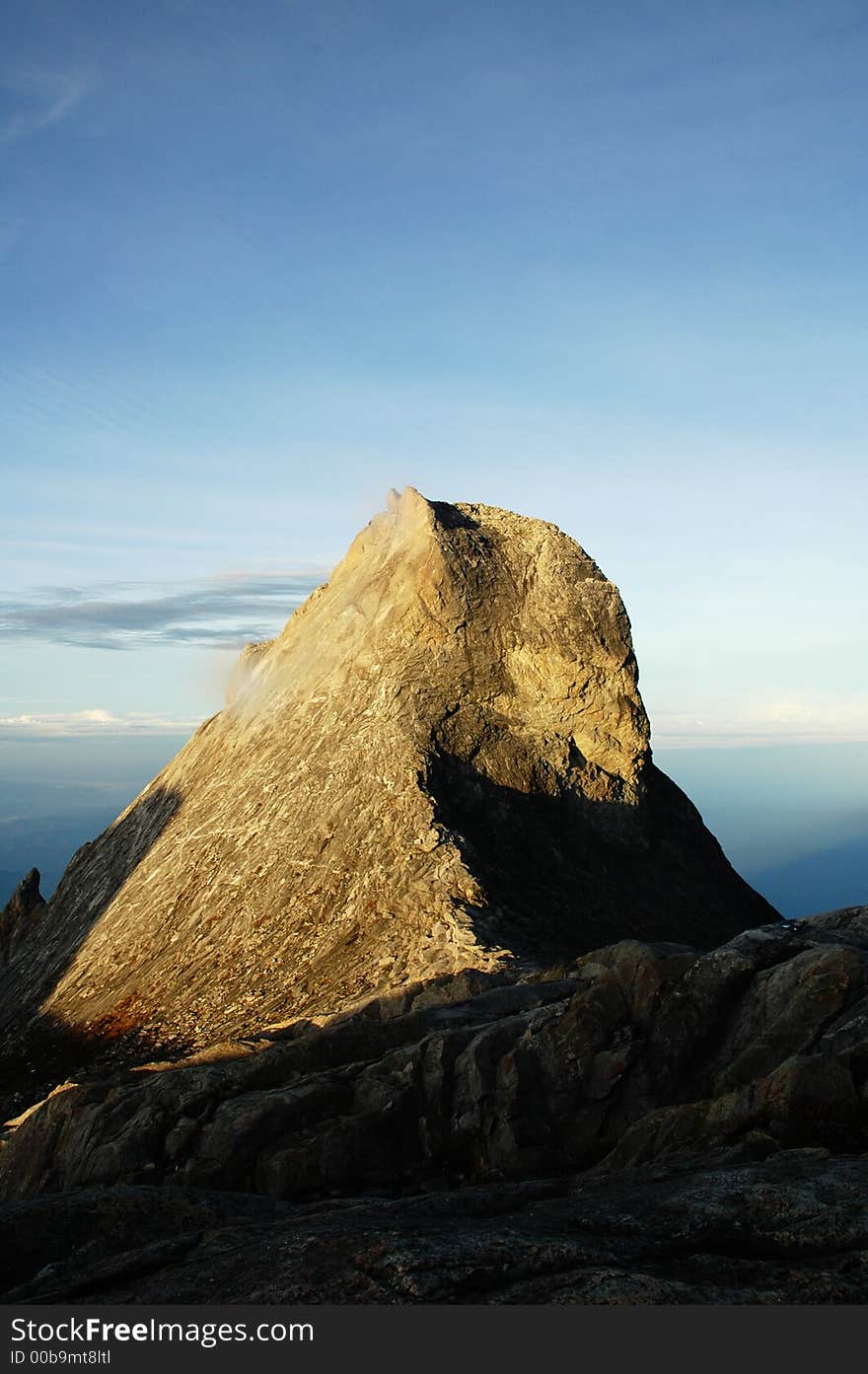 This shot was taken on Mount Kinabalu. This shot was taken on Mount Kinabalu.