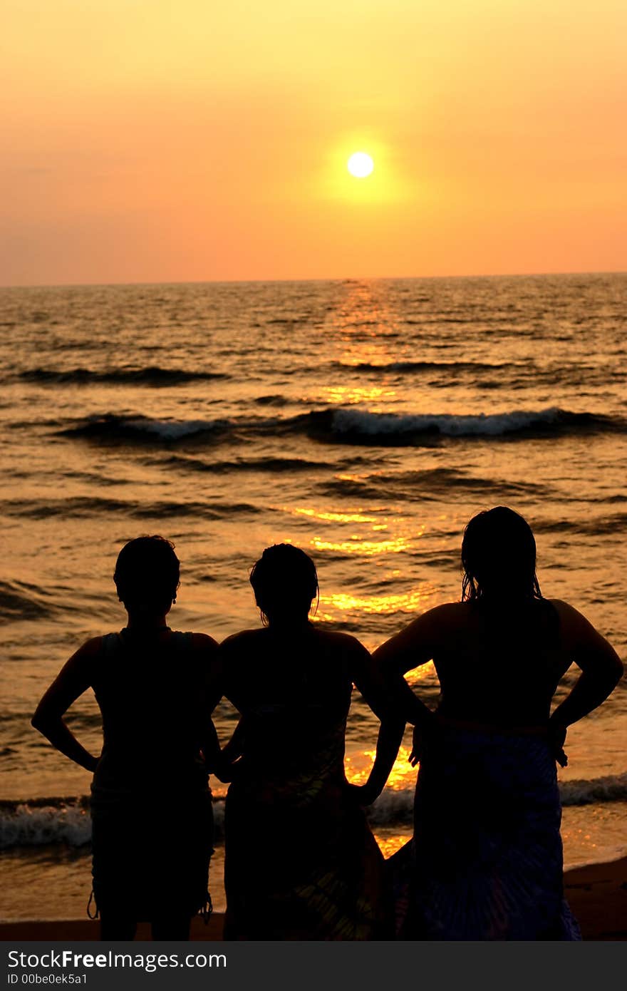 Silhouette of a nice sunset at the beach. Silhouette of a nice sunset at the beach