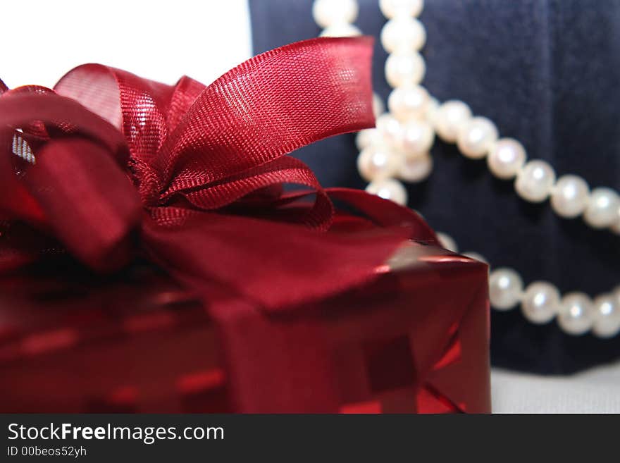 Chic woman Present and pearls