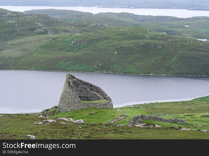 Context image of the Broch at Carloway, Isle of Lewis, Hebrides, Scotland. Context image of the Broch at Carloway, Isle of Lewis, Hebrides, Scotland