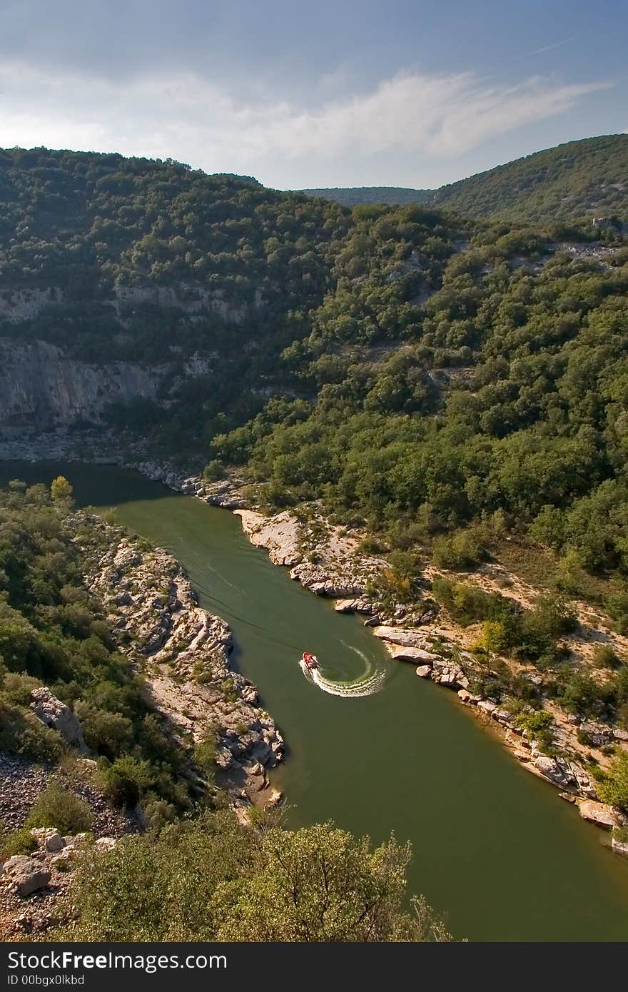 The boat with tourists does a sharp turn on the river in Provence