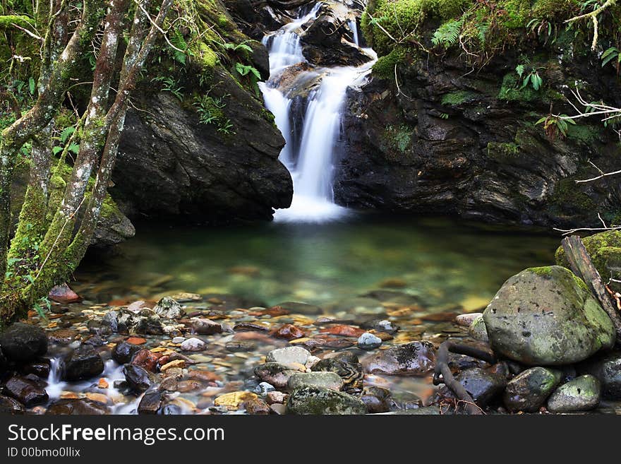 Waterfall with splashpool