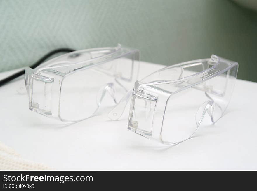 The transparent glasses for stomatology