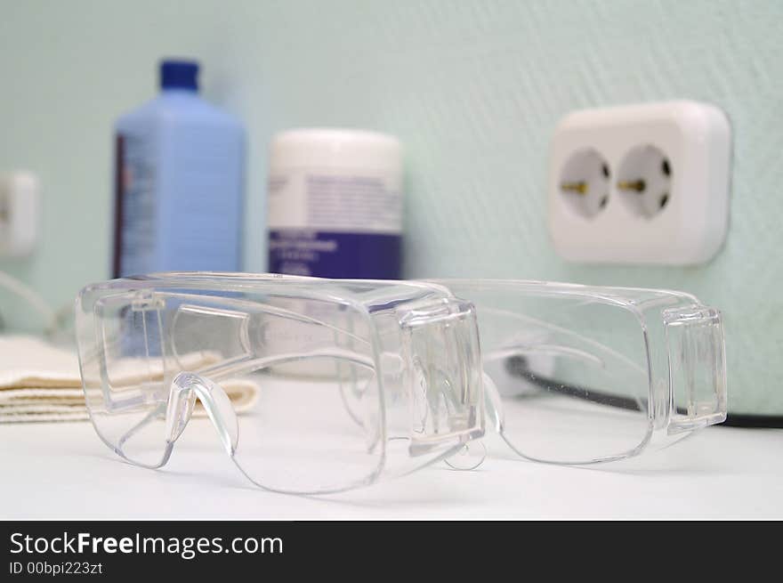 The transparent glasses for stomatology