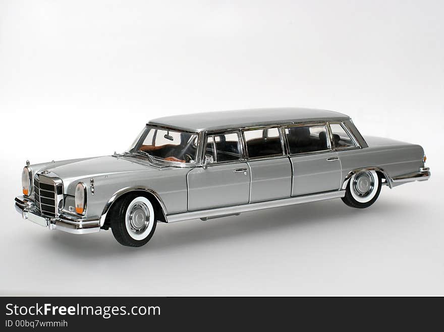 Mercedes Benz 600 metal scale toy car