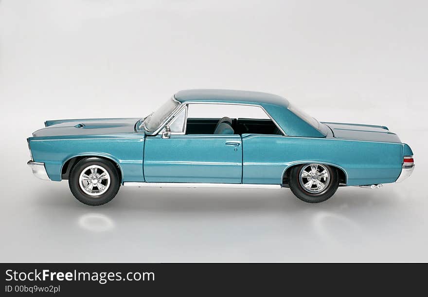 1965 Pontiac GTO metal scale toy car 2