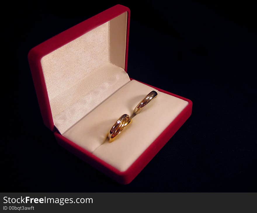 2 engagement rings inside a velvet box