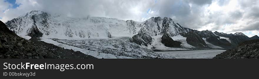 Panorama of Beluha's ice wall which is near 1km high. Panorama of Beluha's ice wall which is near 1km high