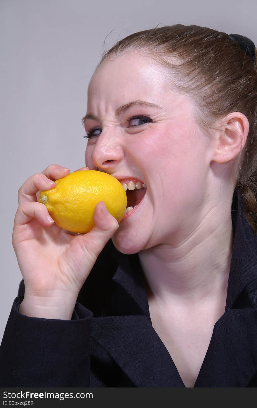 The girl with a lemon in the hand