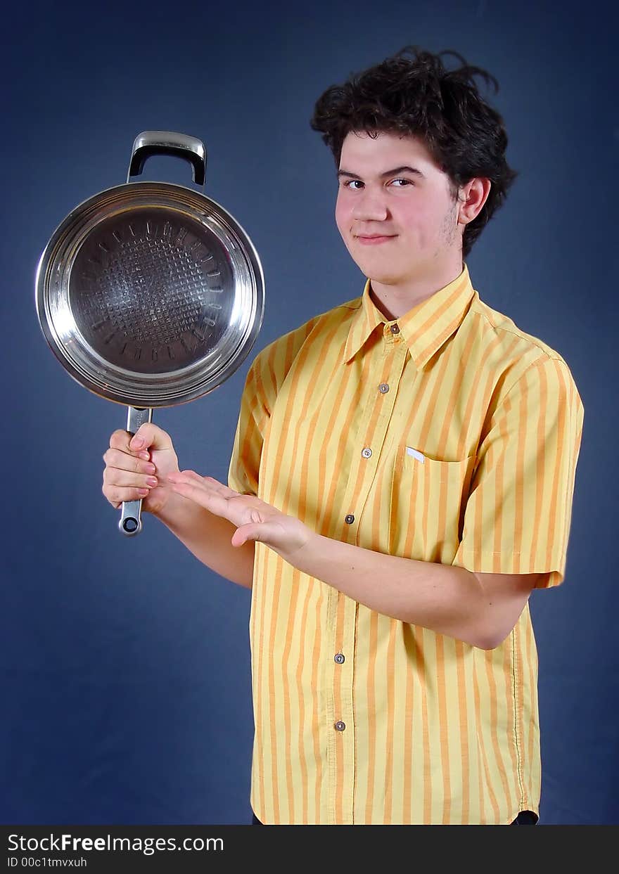 Young funny cooker with empty baking dish