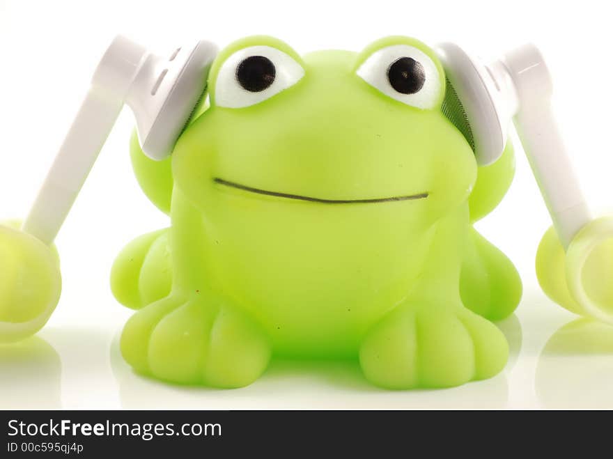 Frog is listening to music. Frog is listening to music