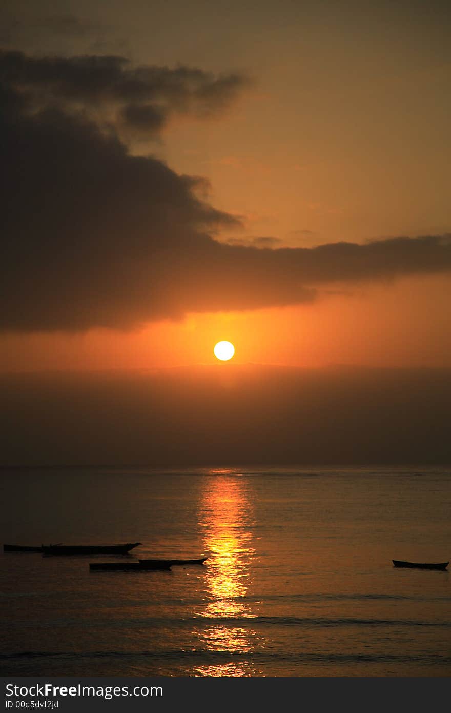 Sunrise over the Indian Ocean, Mombassa, Kenya, Africa