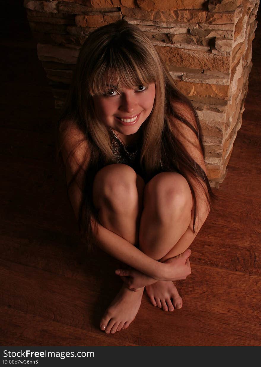 Beauty girl sitting on the floor