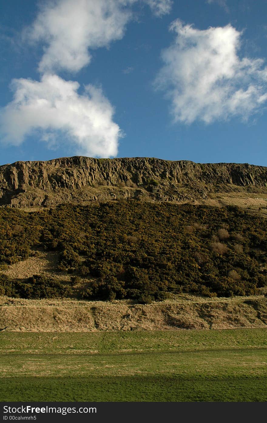 Arthur's seat close to the parlament in edinburgh, scotland.