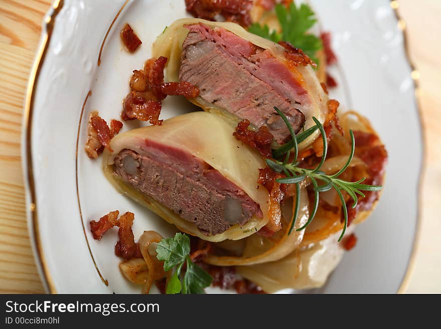 Sirloin in the sauerkraut