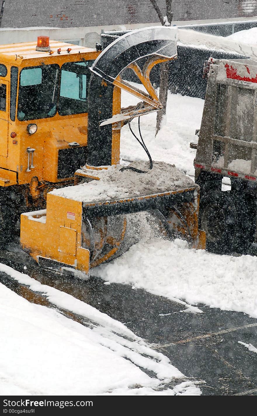 Snowblower in action 3 (snowing in same time)