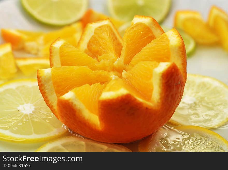 Orange arrangement with lemons in star shape