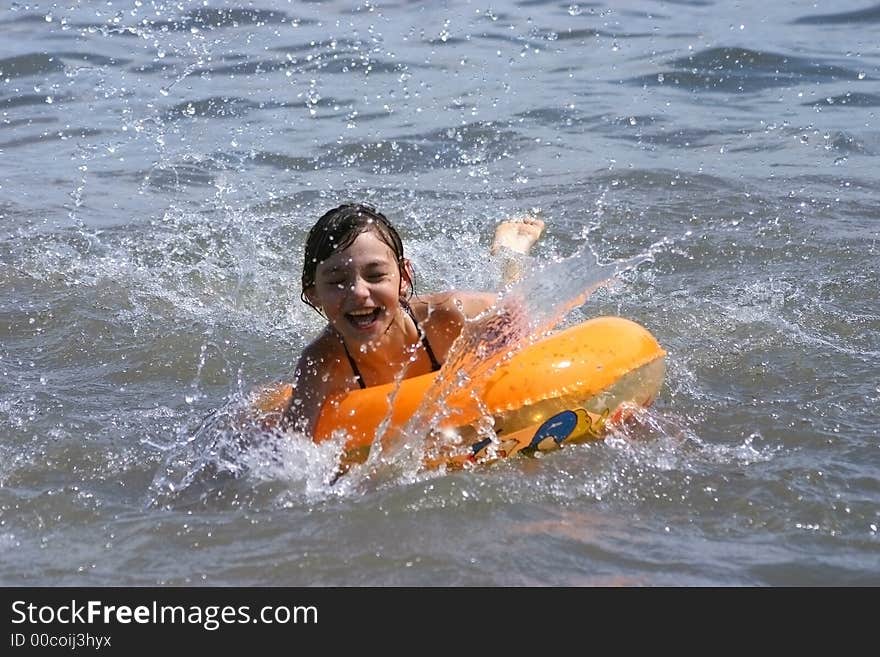 The joyful girl studies to float. The joyful girl studies to float