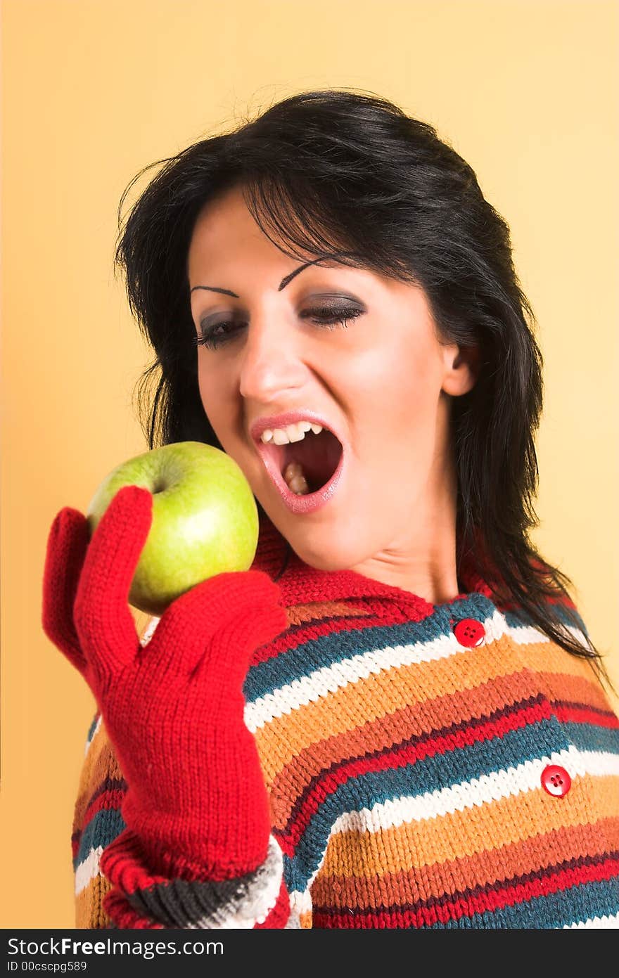 Young brunette woman with a green apple